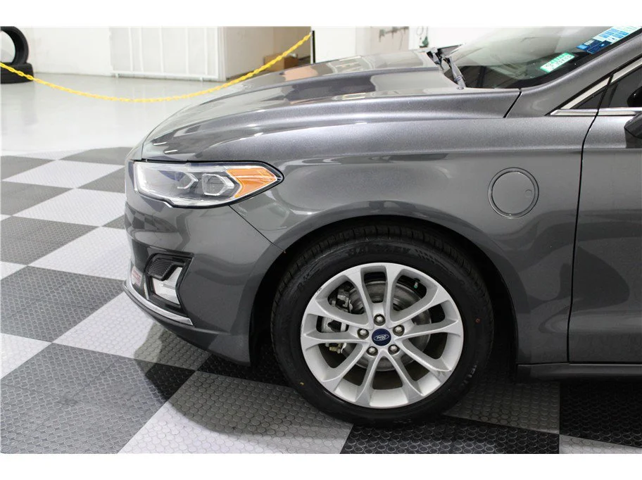 Used 2019 Dark Gray Ford Titanium image 9