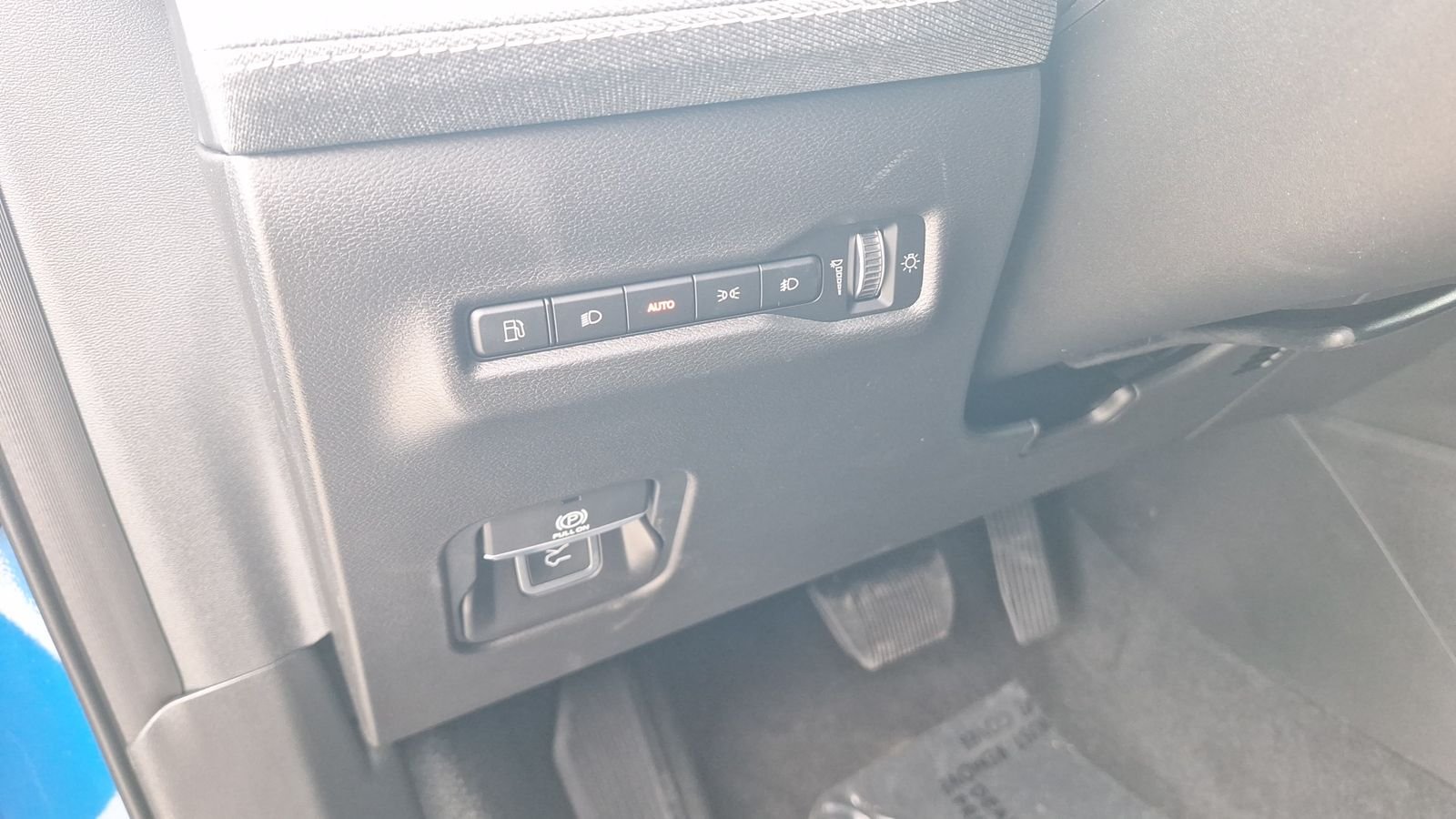 New 2026 Hydro Blue Pearlcoat Jeep Laredo image 18