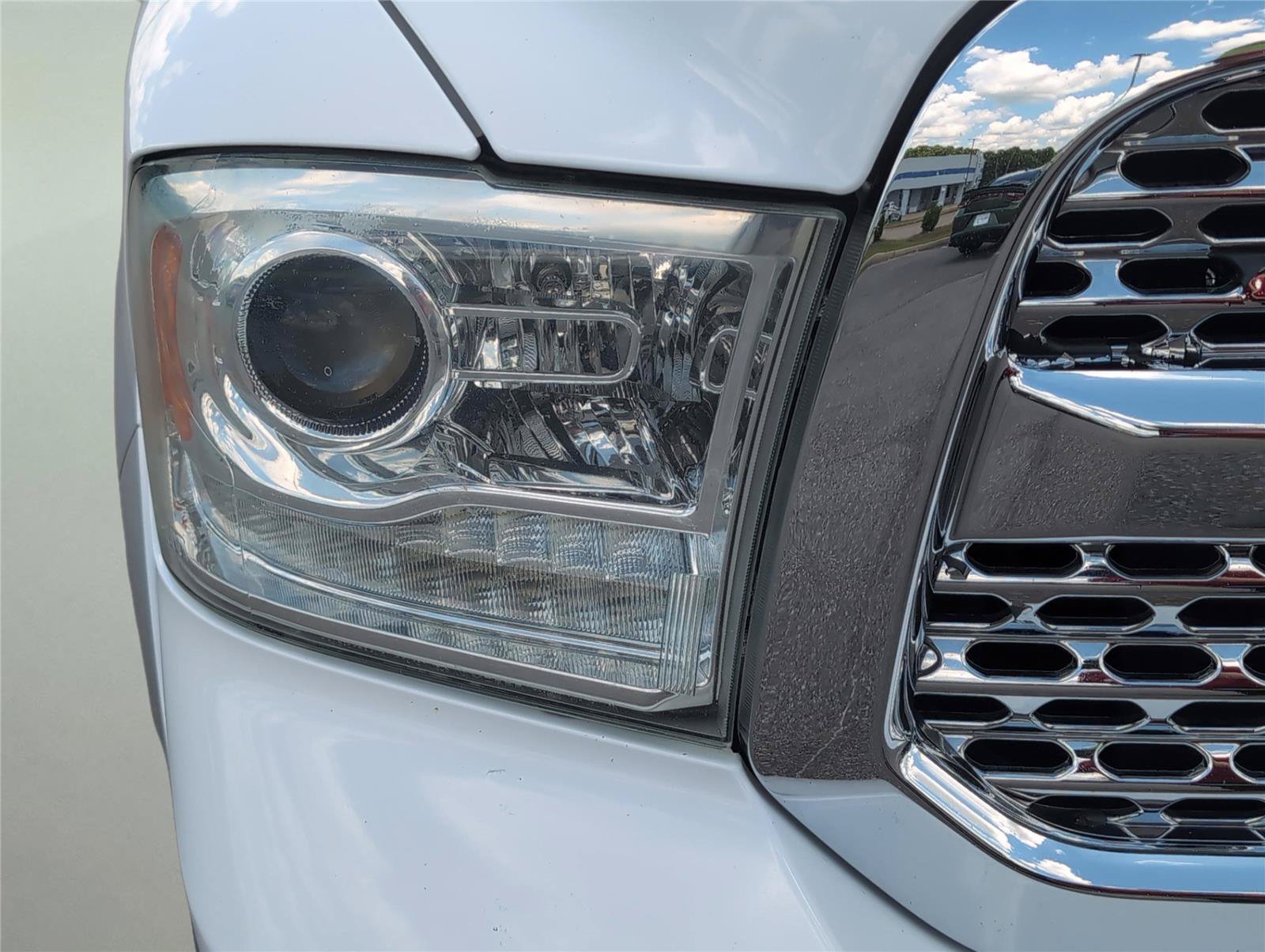 Used 2015 Bright White Clearcoat Ram Laramie image 5