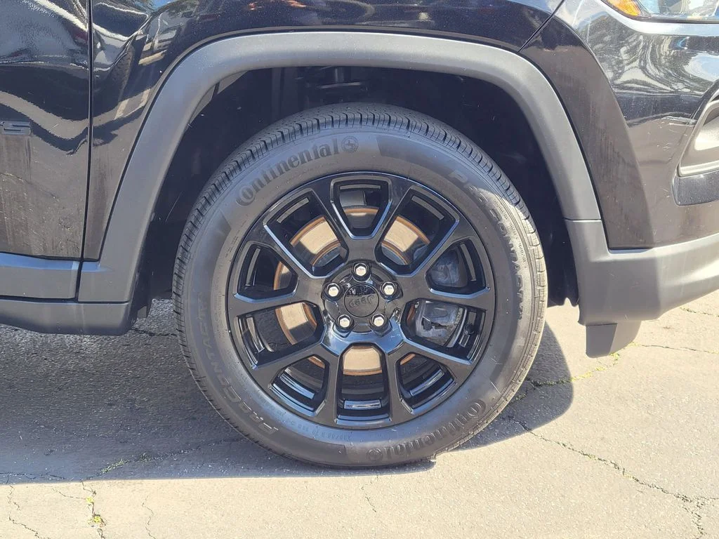 Used 2023 Black Jeep Latitude image 26