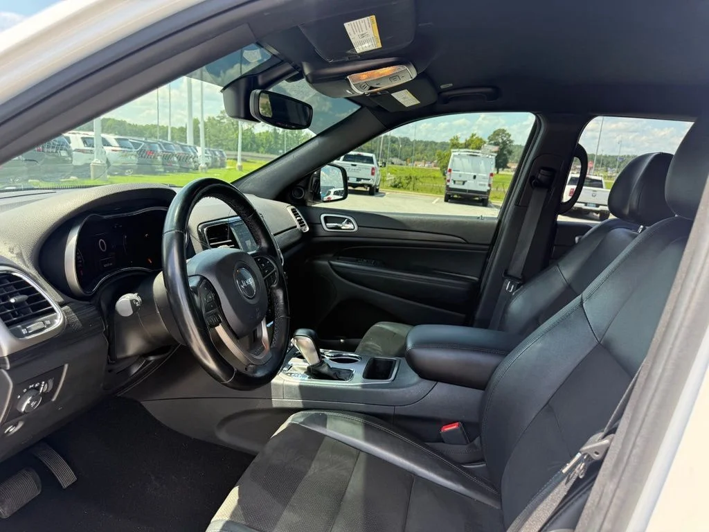 Used 2020 White Jeep Altitude image 4