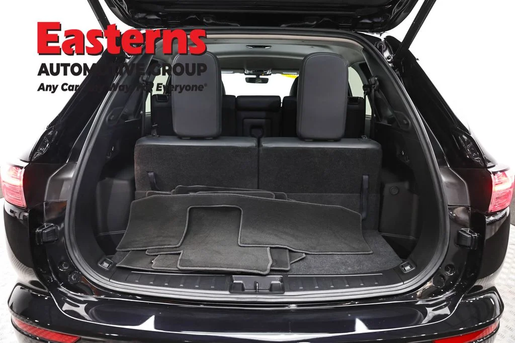 Used 2025 Black Mitsubishi SE image 9