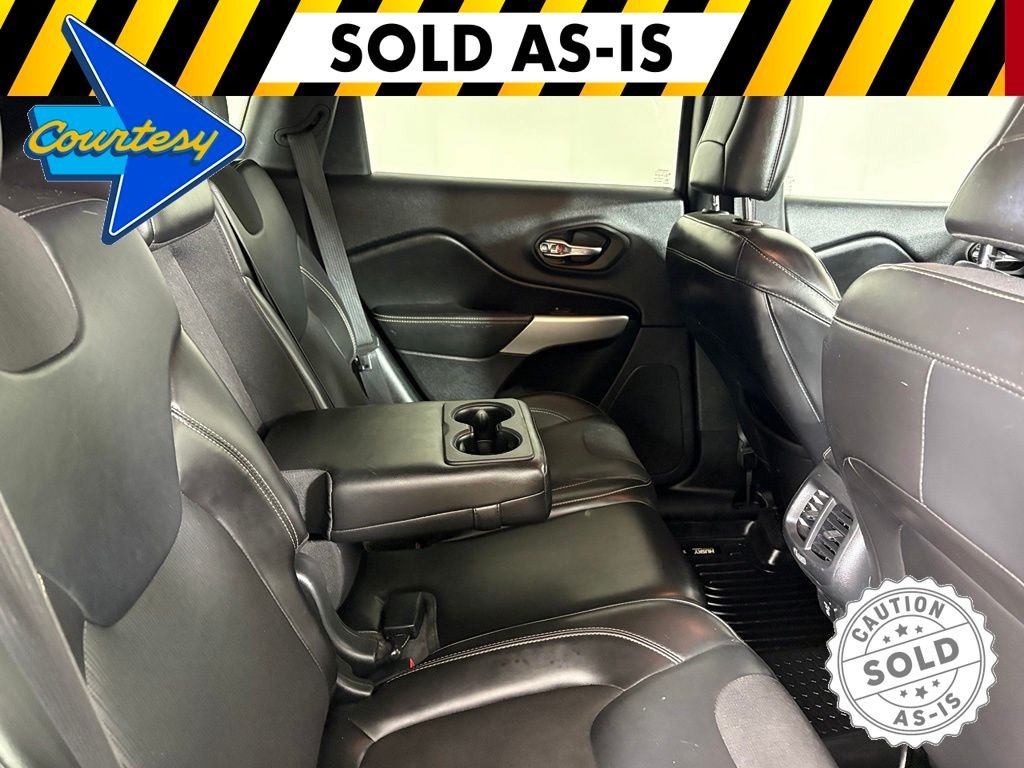 Used 2018 Silver Jeep Latitude Plus image 17