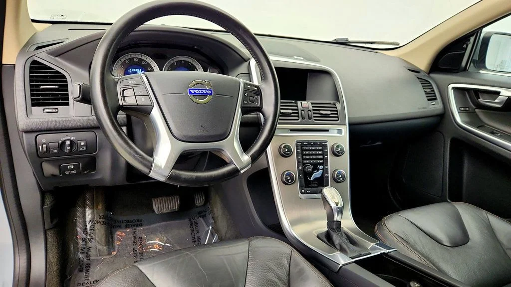 Used 2013 Electric Silver Metallic Volvo AWD 4dr T6 image 13