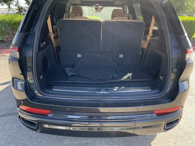 Used 2024 Gray Jeep Summit image 6