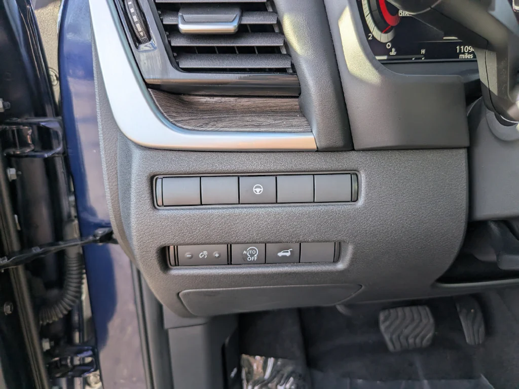 Used 2025 Blue Nissan Platinum image 29