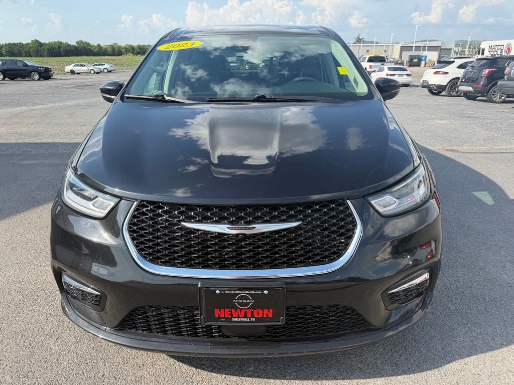 Used 2023 Black Chrysler Touring L image 34