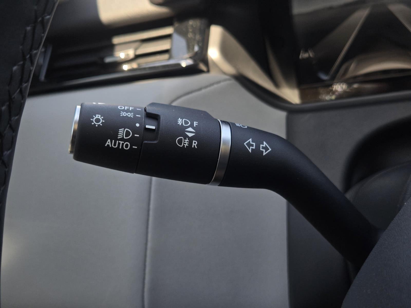 Used 2025 Fuji White Land Rover Dynamic SE image 20