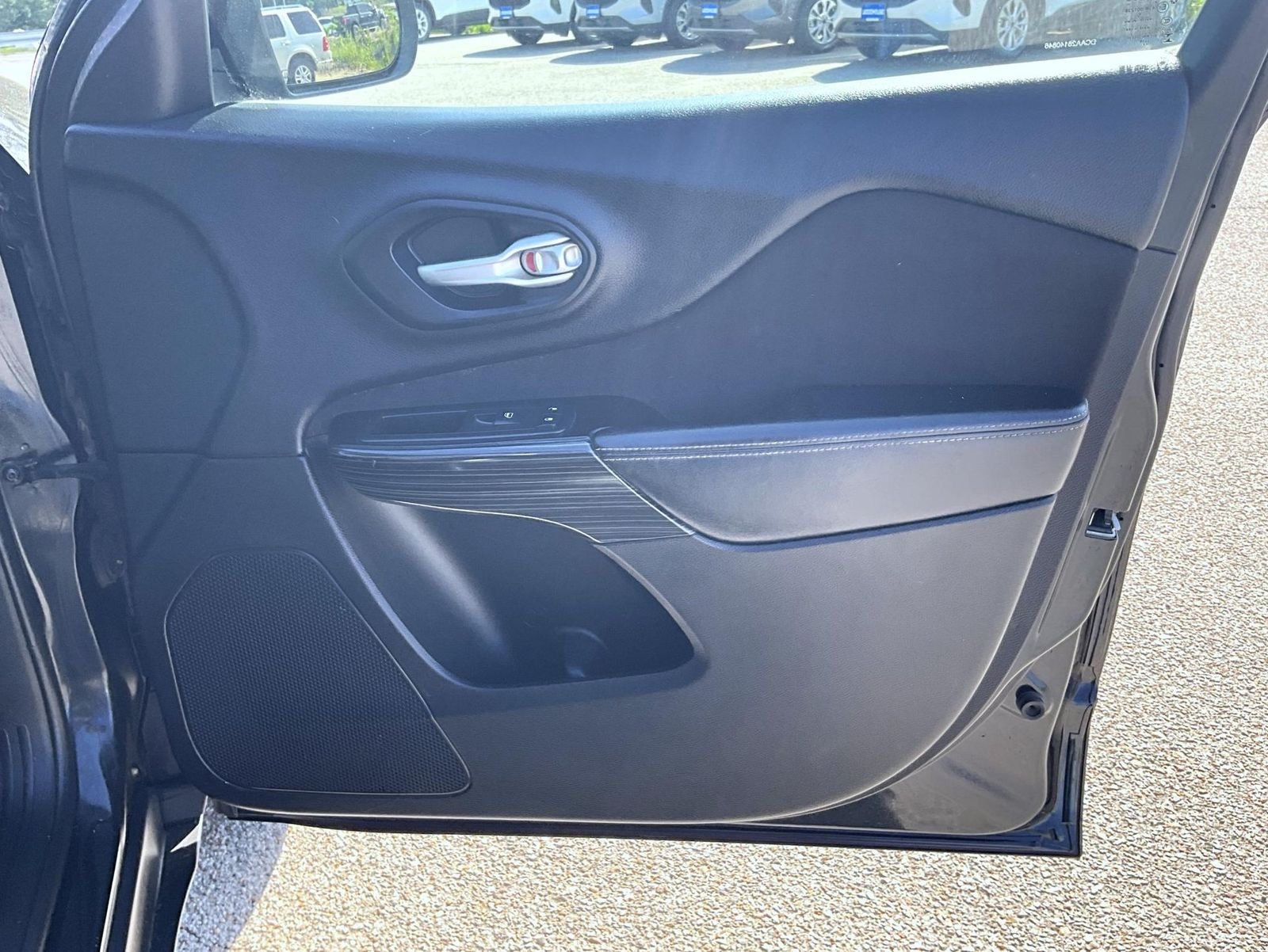 Used 2014 Black Jeep Latitude image 18