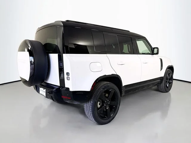 New 2026 Fuji White Land Rover X-Dynamic SE image 5