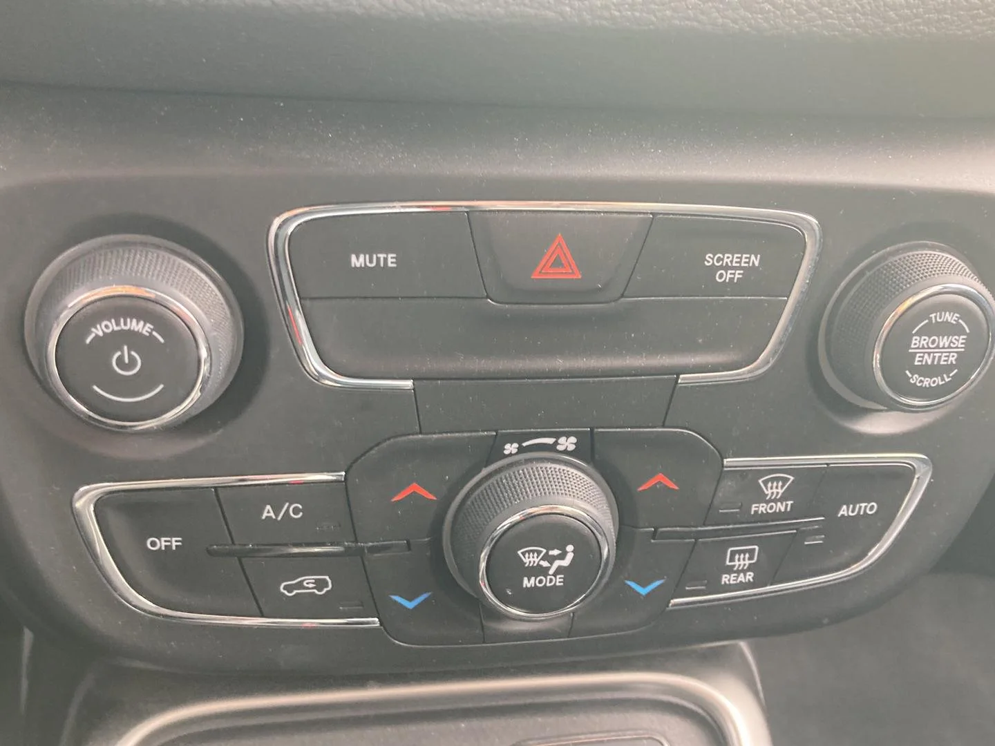 Used 2021 Jazz Blue Pearlcoat Jeep Latitude image 18