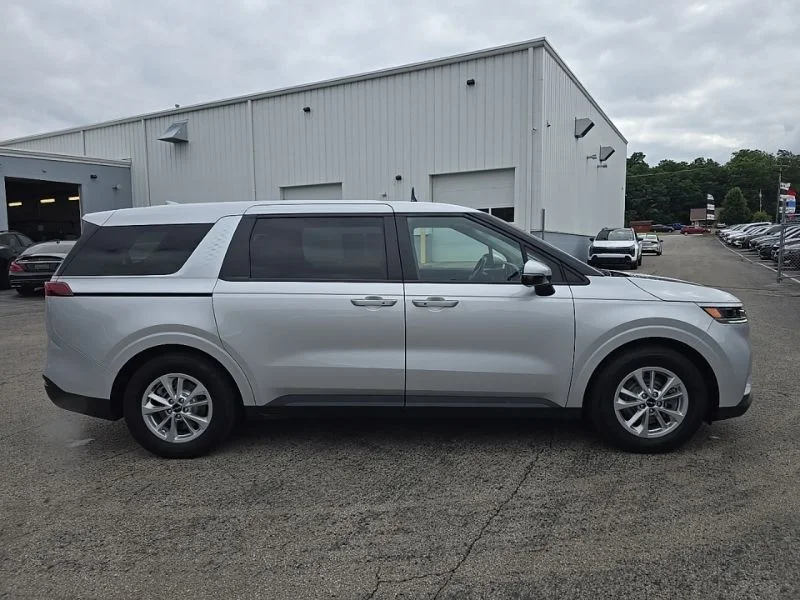 Used 2022 Silver Kia LXS image 9