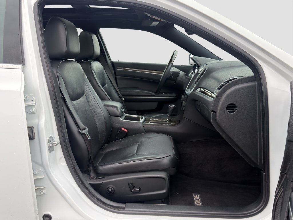 Used 2012 White Chrysler C image 22