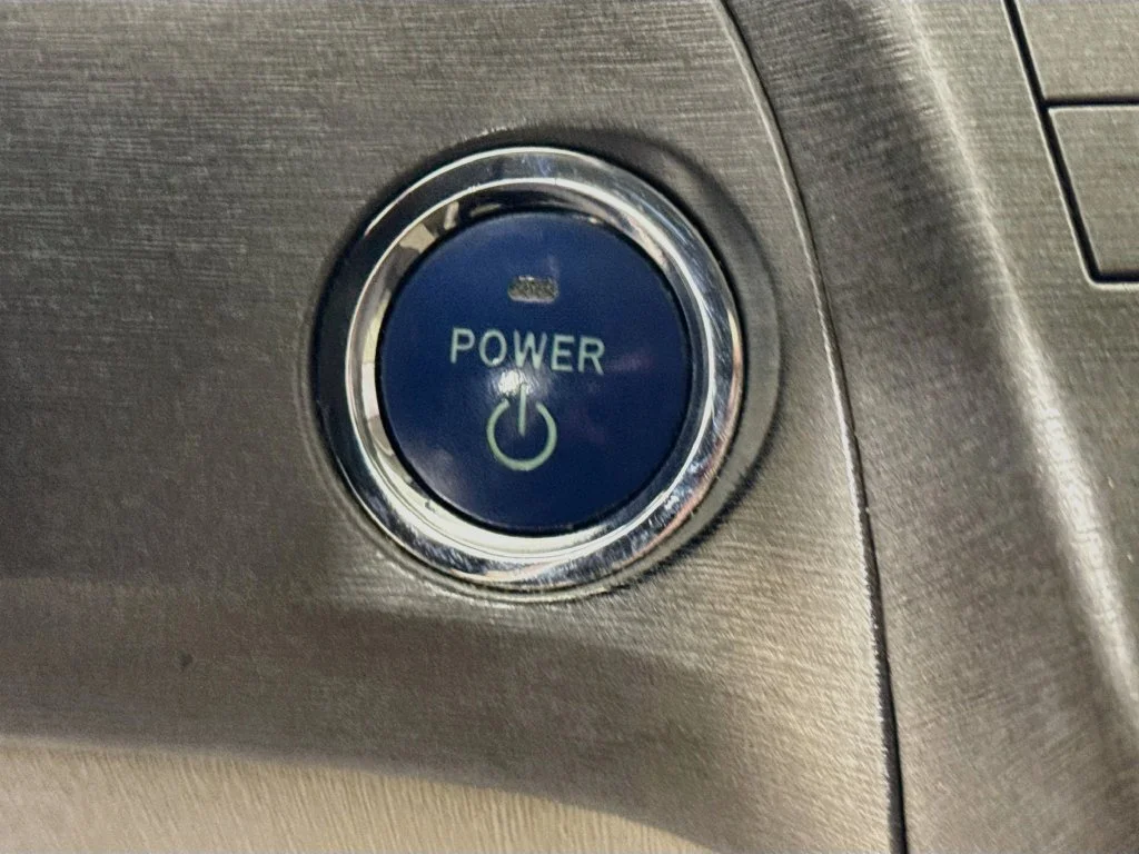 Used 2015 Blizzard Pearl Toyota Two image 19