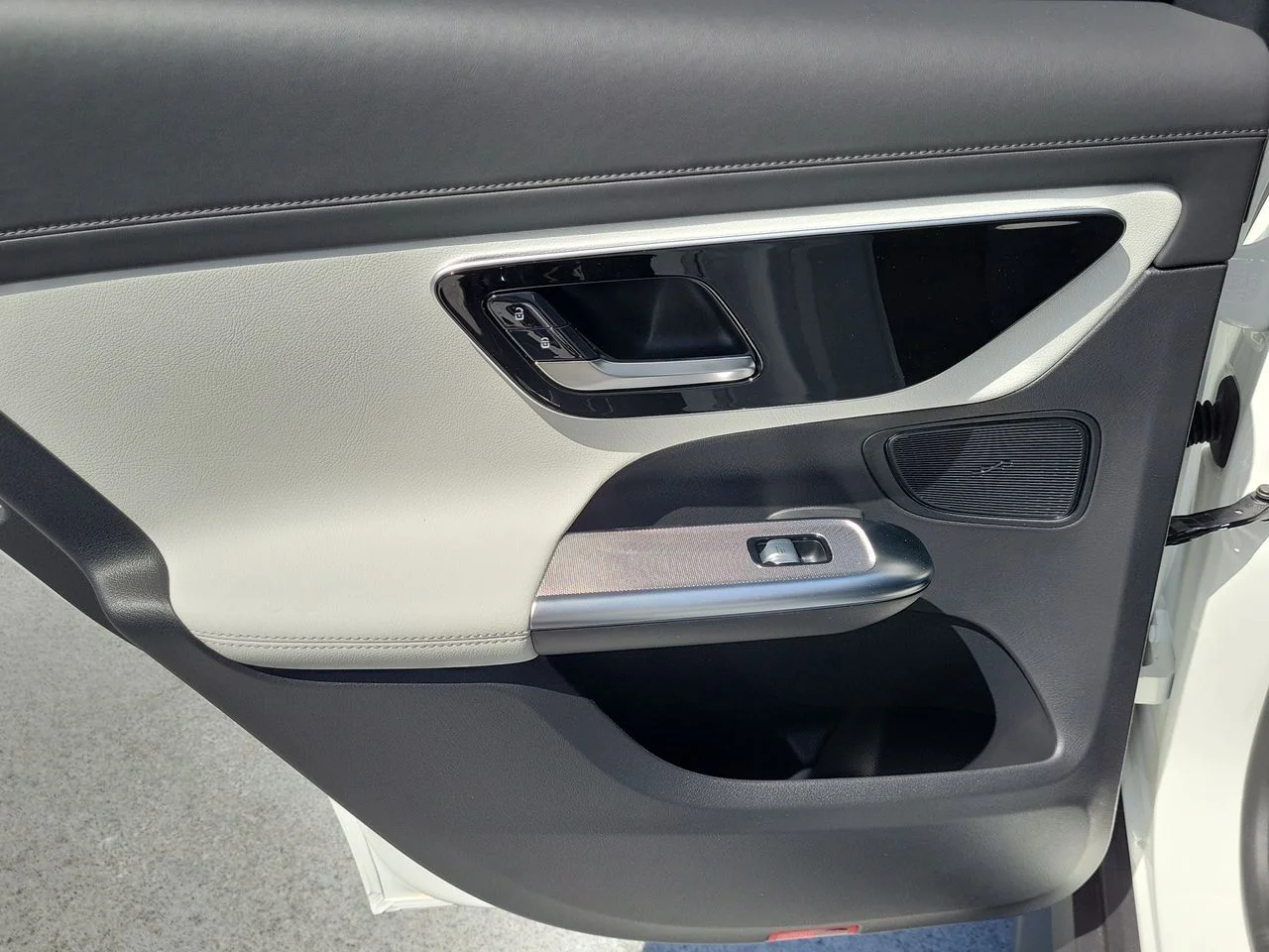 New 2027 Polar White Mercedes-Benz GLC 300 image 11