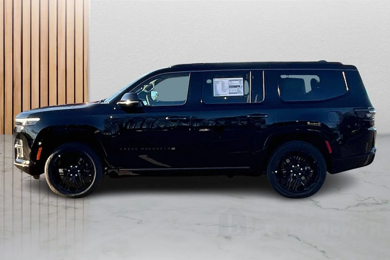 New 2026 High Gloss Black Exterior Paint Jeep Limited Reserve image 6
