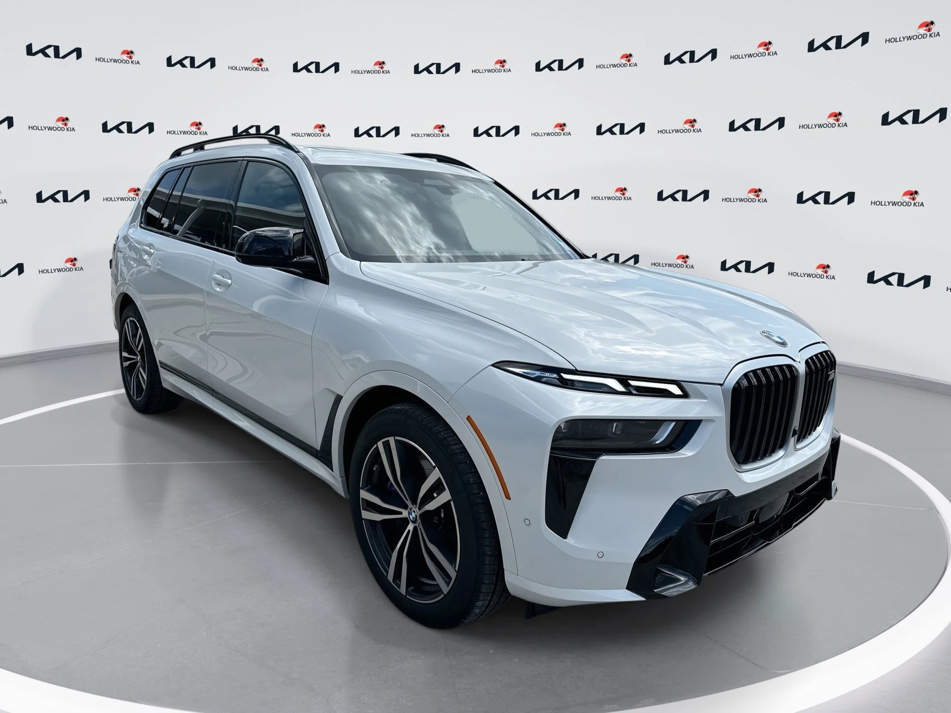 2025 BMW X7 M60i's photo