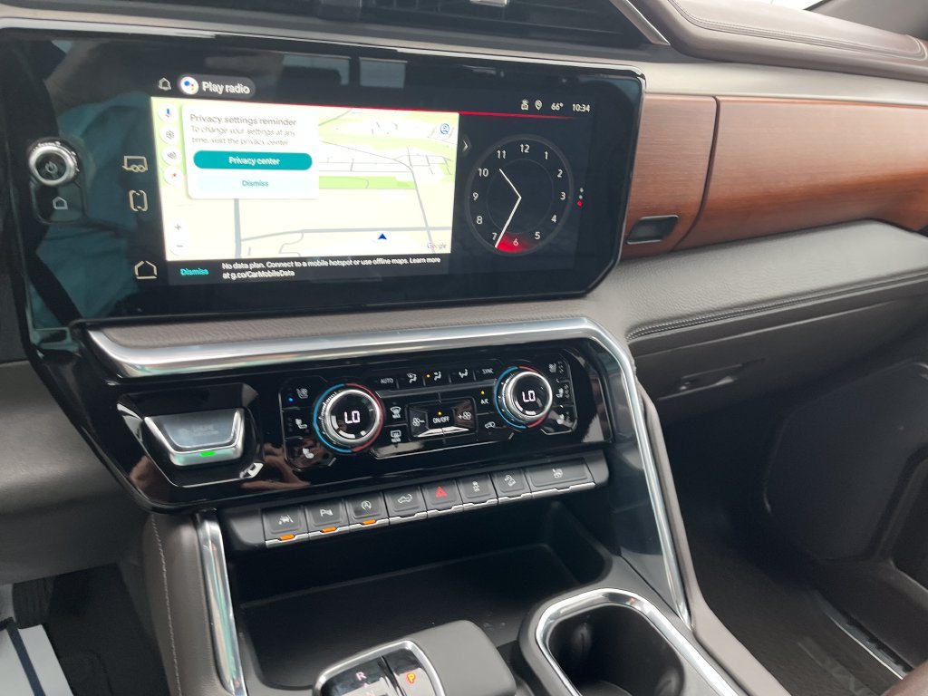 Used 2022 White GMC Denali image 18