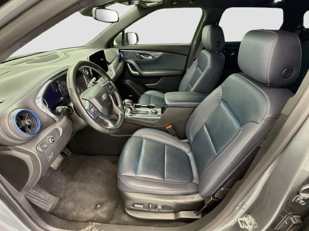 Used 2023 Gray Chevrolet RS image 18
