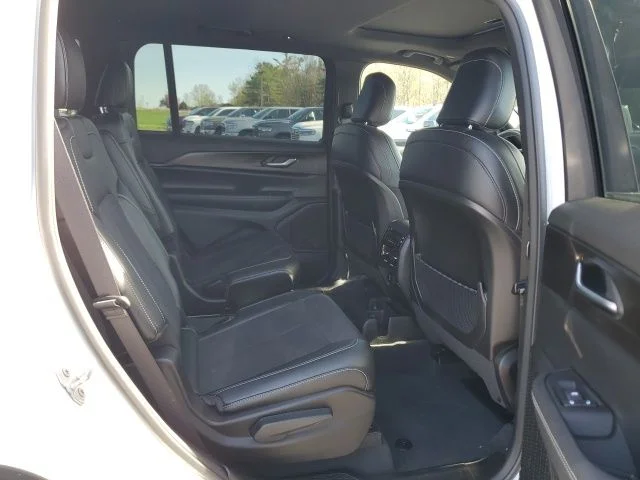 Used 2023 White Jeep Altitude image 23