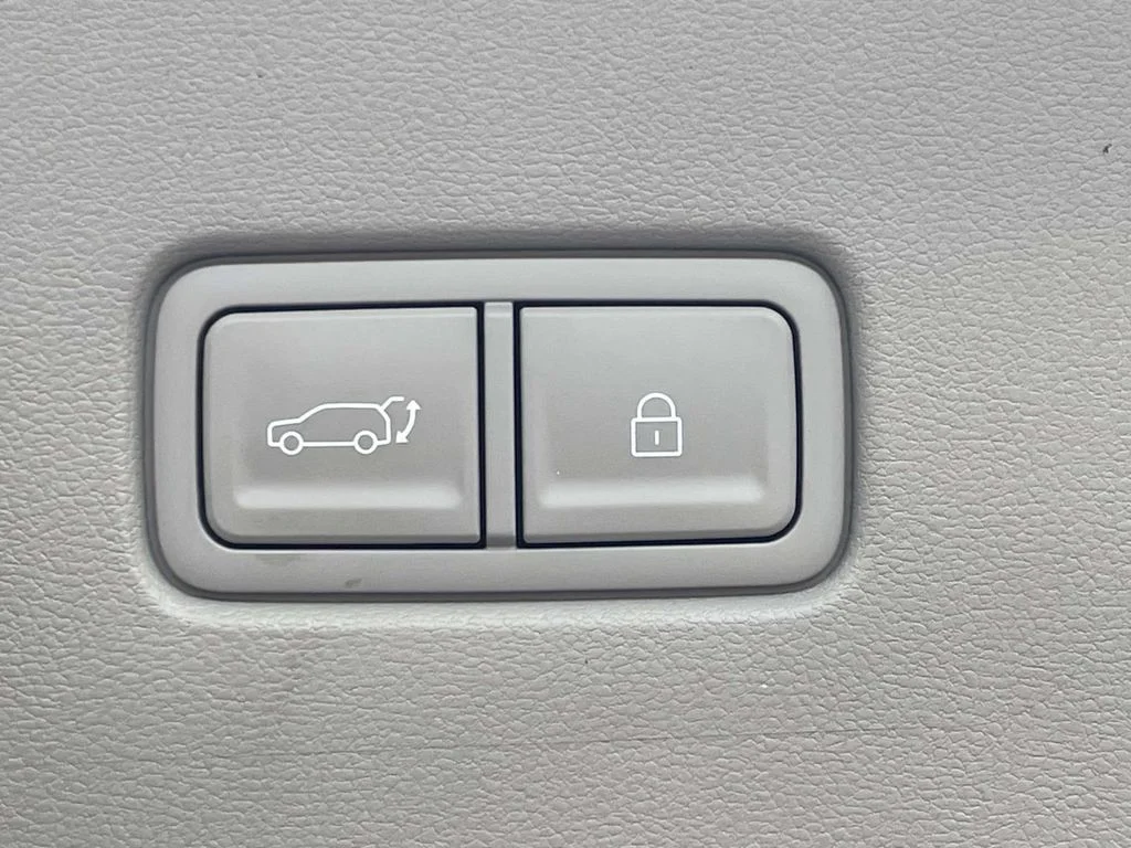 New 2026 White Hyundai SEL Premium image 9