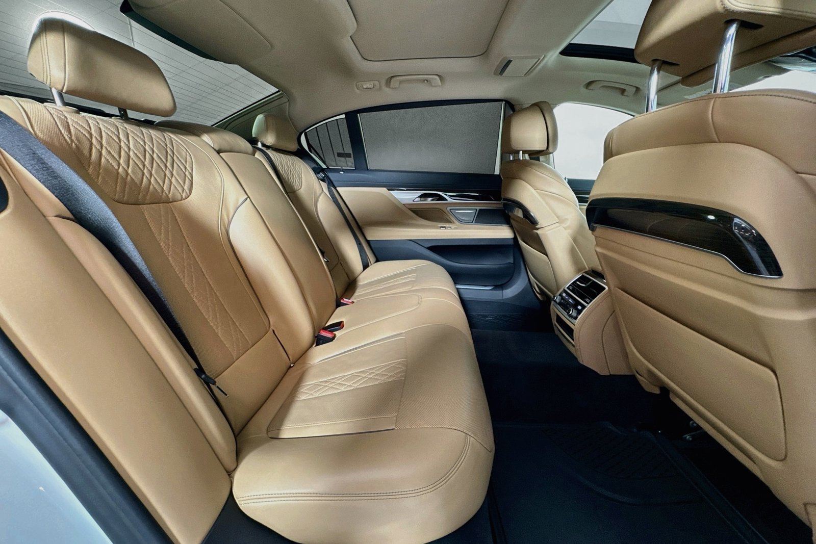 Used 2020 Mineral White Metallic BMW 740i image 26