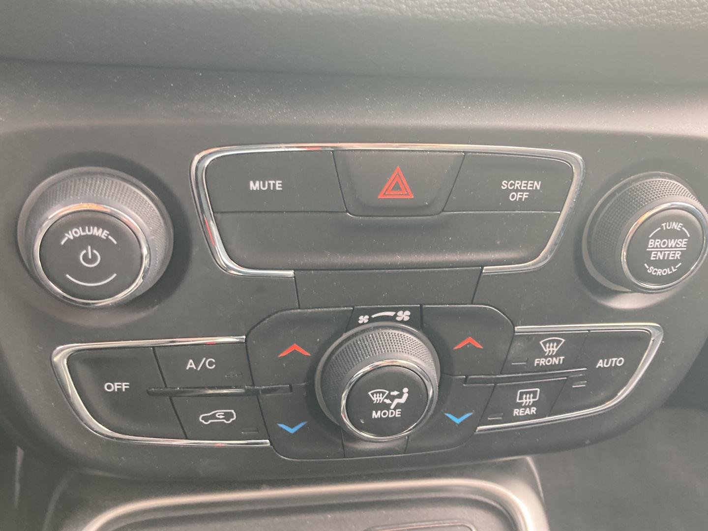Used 2021 Jazz Blue Pearlcoat Jeep Latitude image 18