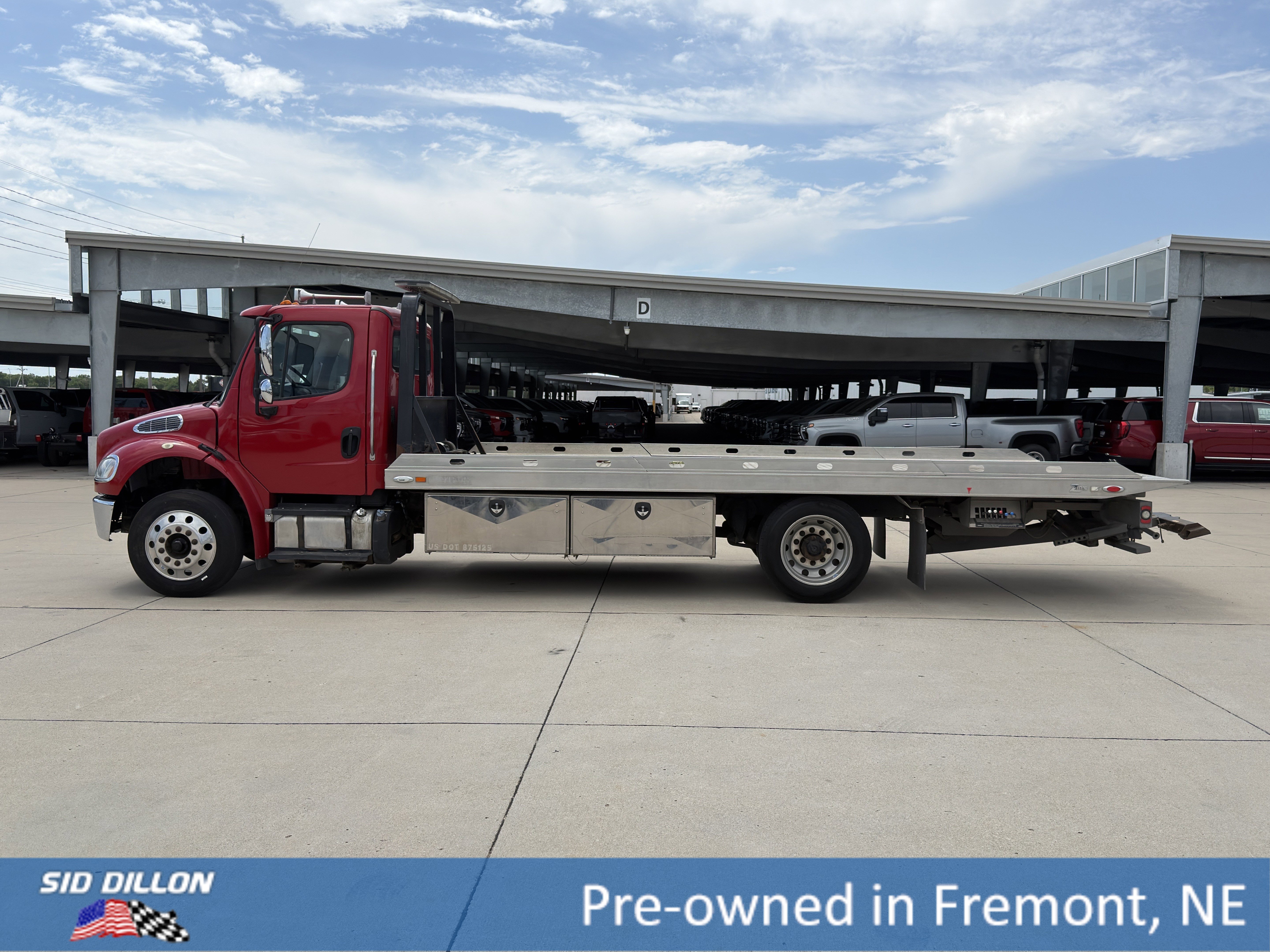 Used 2016 Red Freightliner  image 2