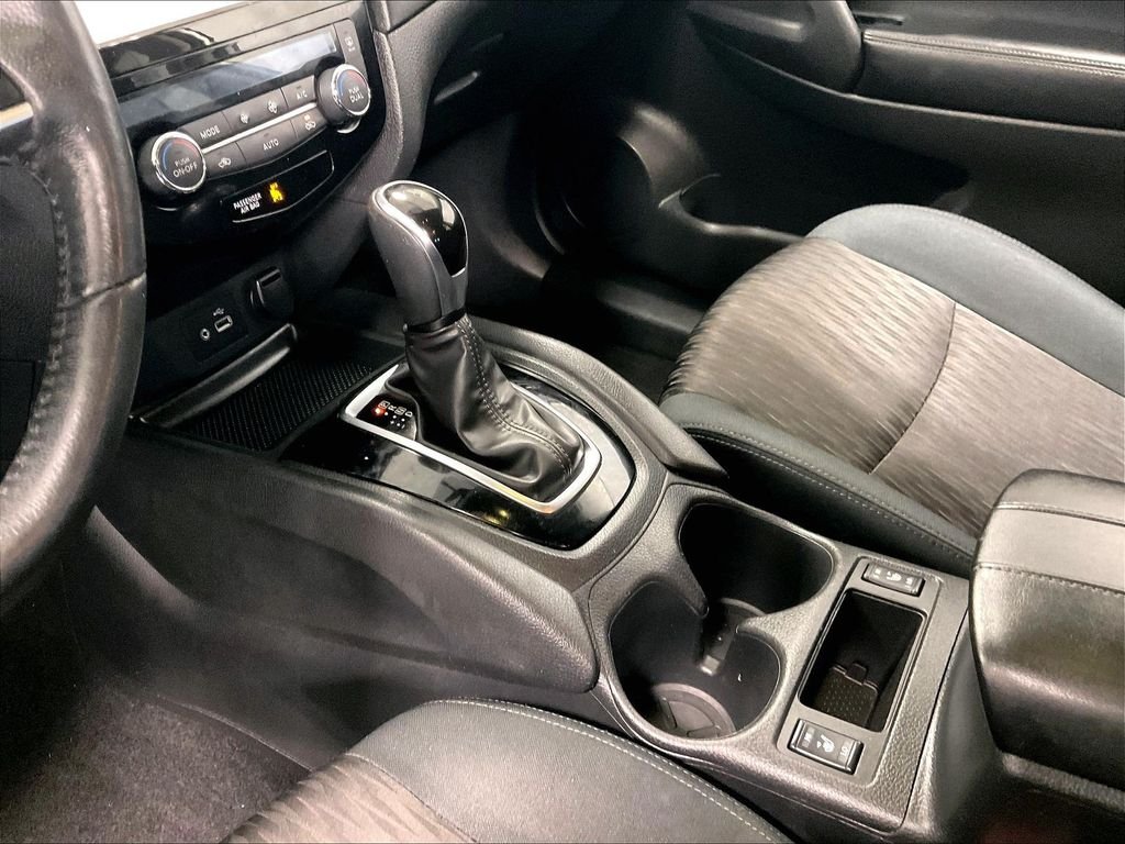 Used 2018 White Nissan SV image 21