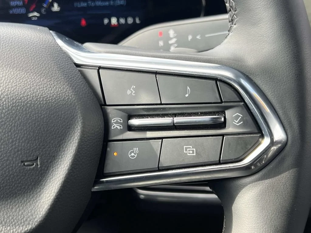 Used 2025 Summit White Chevrolet LT image 20
