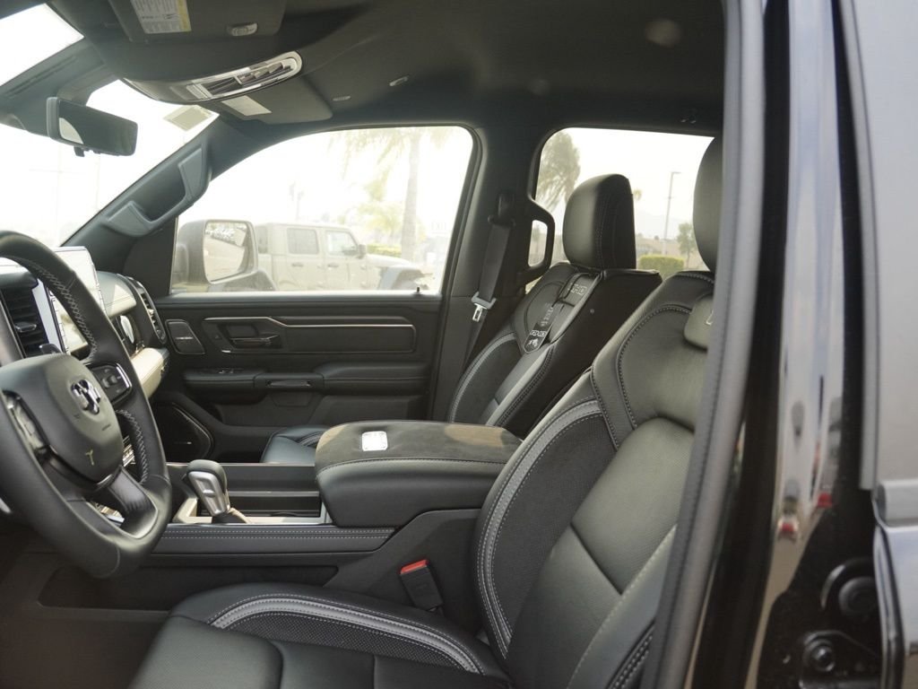 New 2026 Diamond Black Crystal Pearl-Coat Exterior Paint RAM RHO image 18