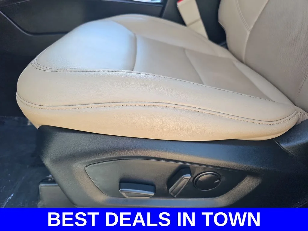 Used 2023 White Ford Limited image 30