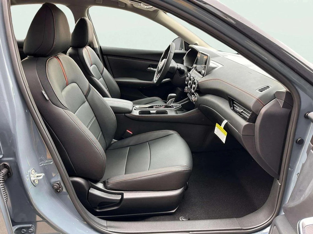 New 2025 Two-tone Atlantic Gray Metallic / Super Black Nissan SR image 16