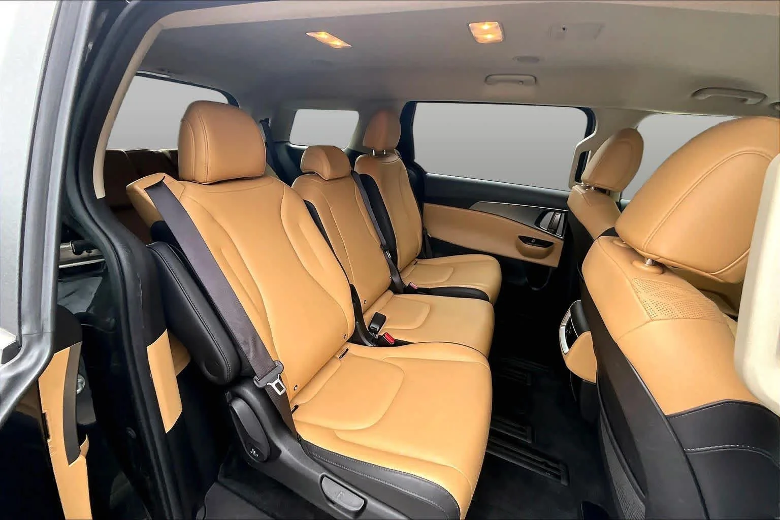 Used 2022 Aurora Black Kia LXS image 19