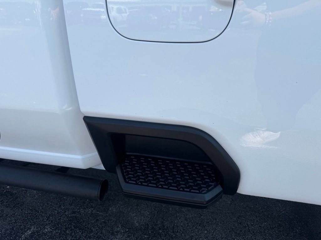 Used 2022 SUMMIT WHITE GMC Pro image 23