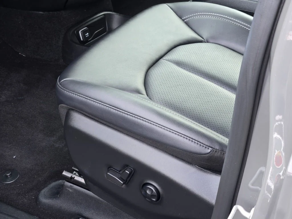 Used 2024 White Chrysler Select S Appearance image 21