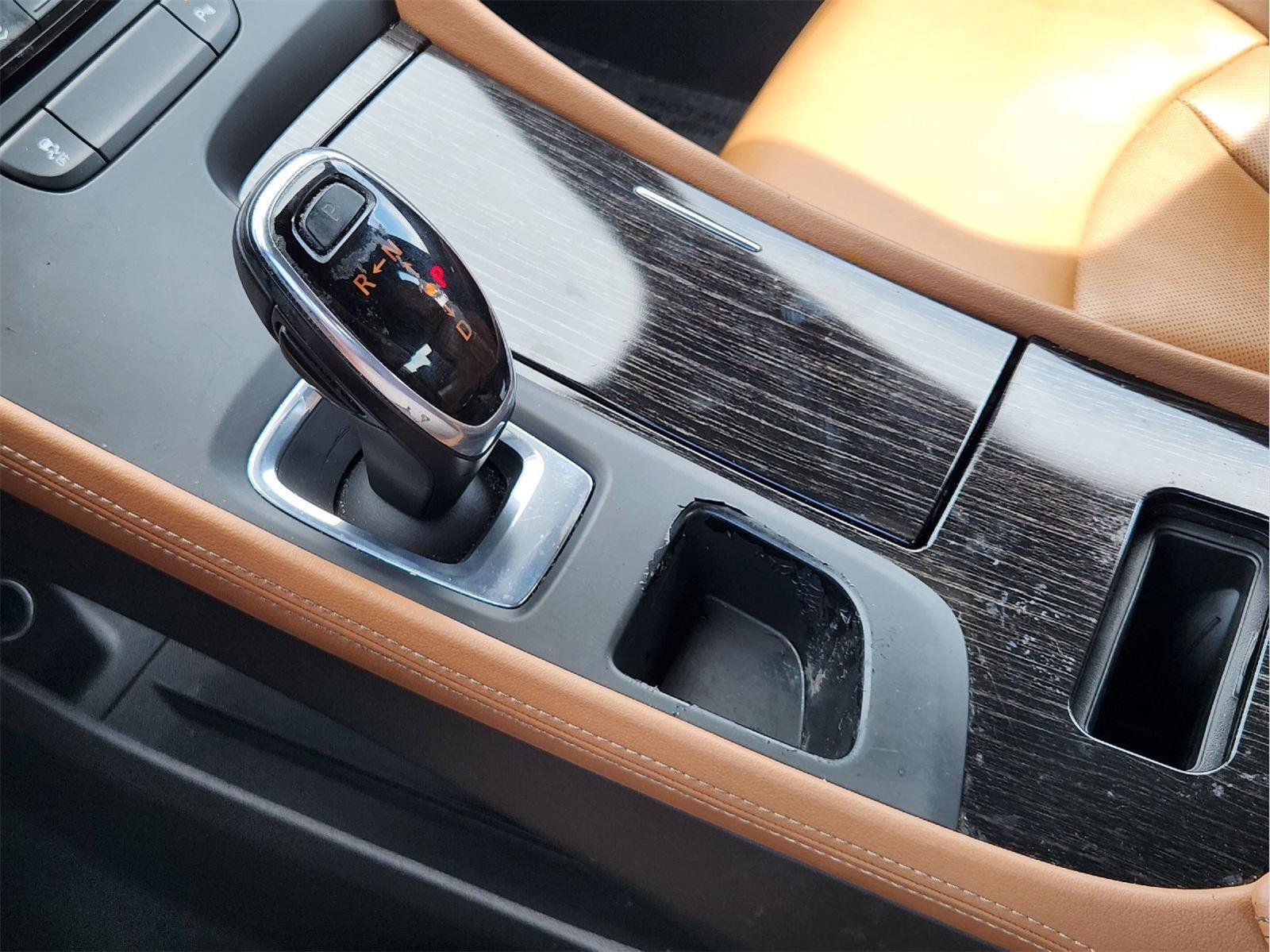 Used 2018 Summit White Buick Essence image 19
