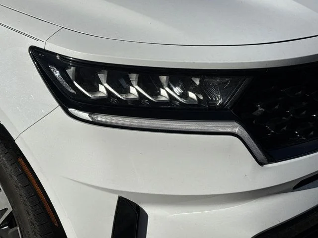 Used 2023 White Kia S image 7