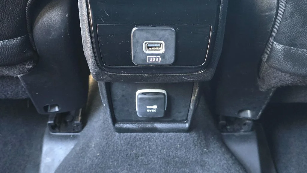 Used 2024 Baltic Gray Metallic Clearcoat Jeep Latitude image 18