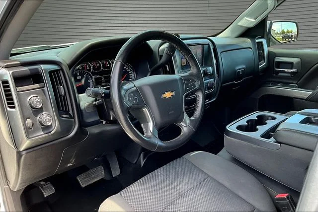 Used 2018 White Chevrolet LT image 18