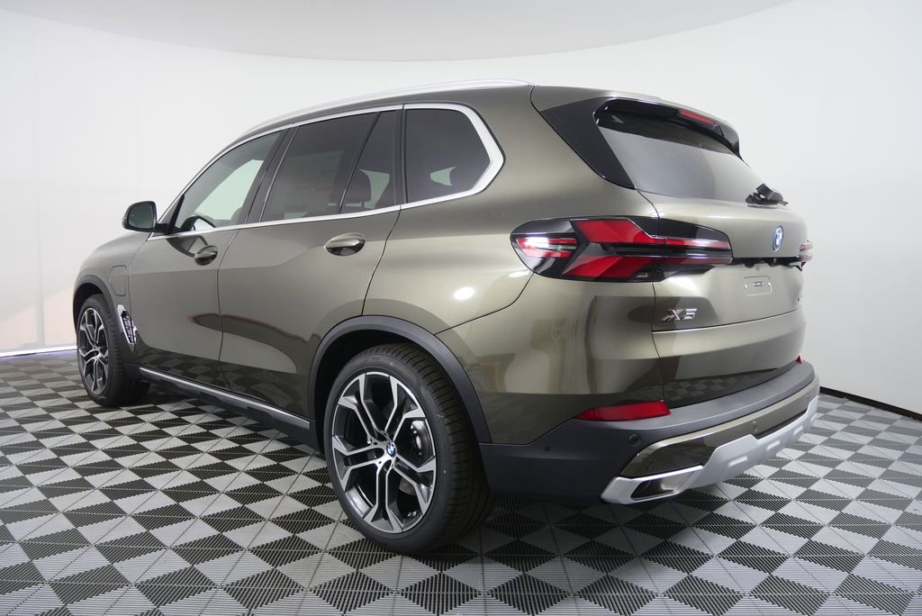 New 2026 Manhattan Green Metallic BMW xDrive50e image 5