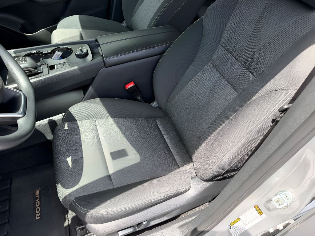 2024 Nissan Rogue SV - Photo 29