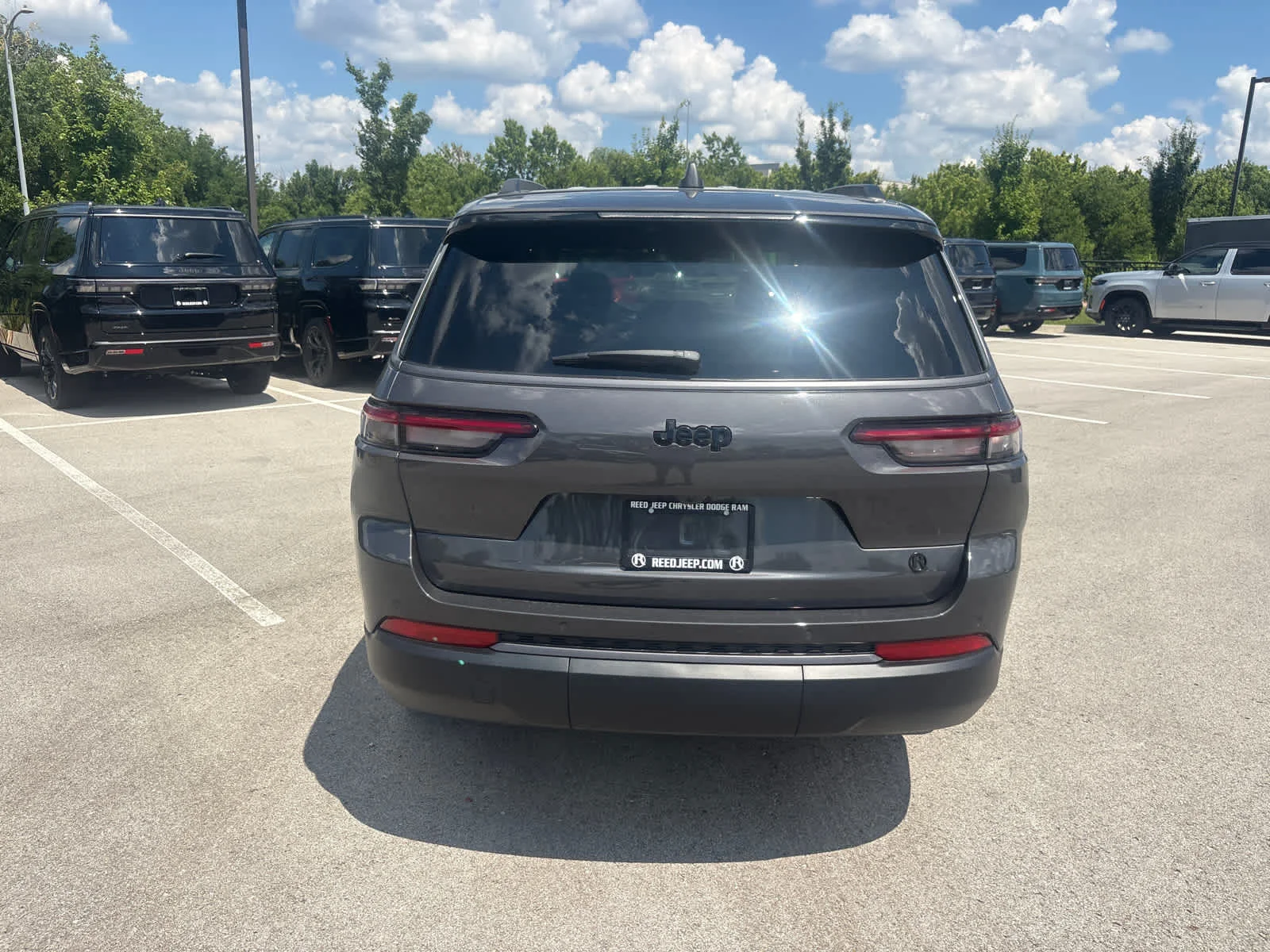New 2026 Baltic Gray Metallic Clear-Coat Exterior Paint Jeep Laredo Altitude image 9