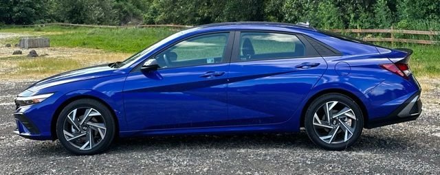 Certified Used 2025 Intense Blue Hyundai SEL Sport image 6