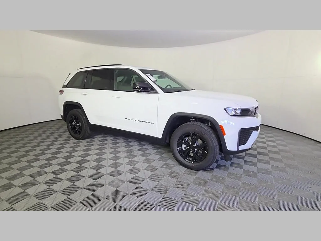 New 2026 Bright White Clear-Coat Exterior Paint Jeep Laredo Altitude image 40