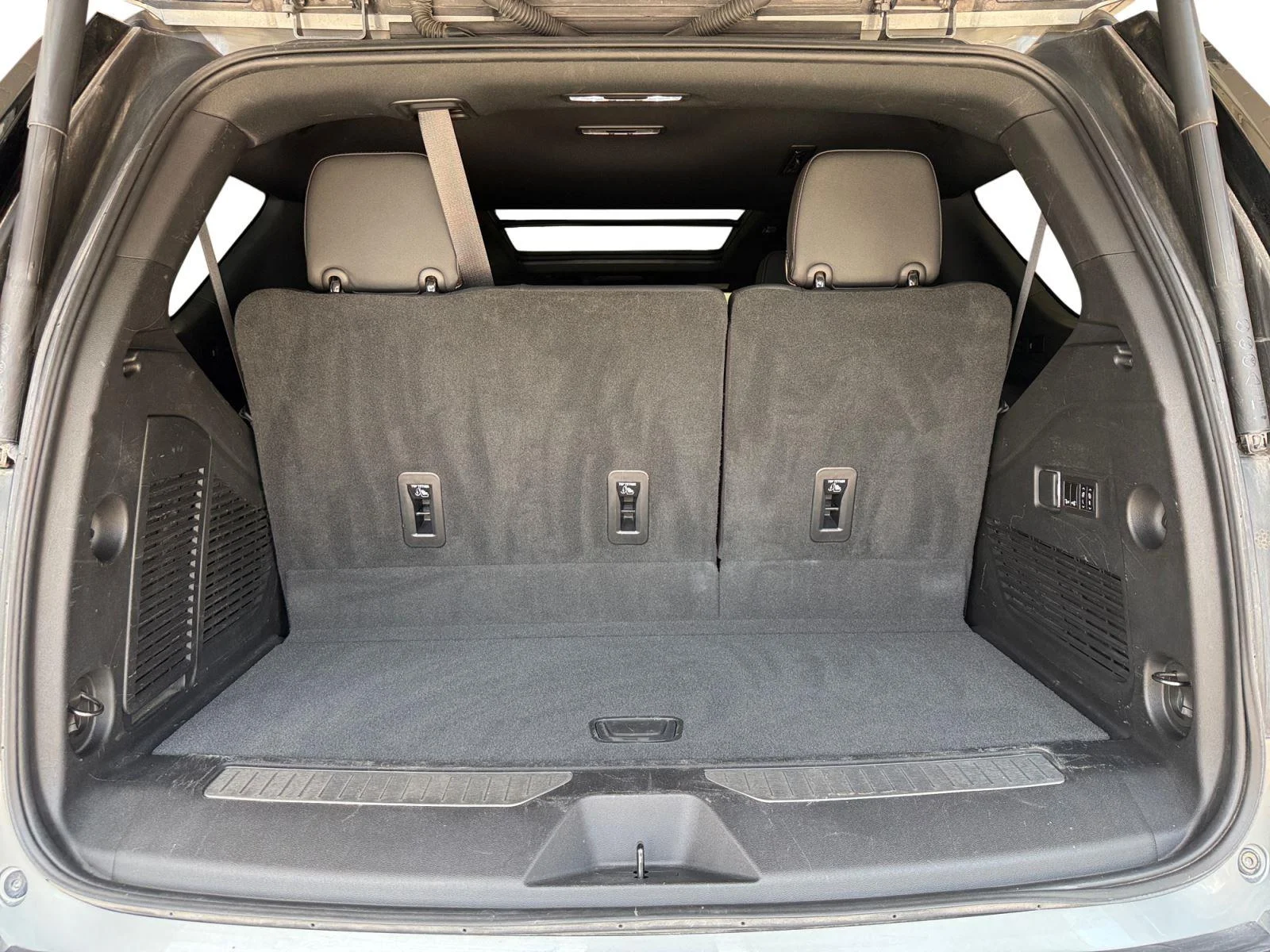 Used 2023 Sterling Gray Metallic Chevrolet Premier image 23