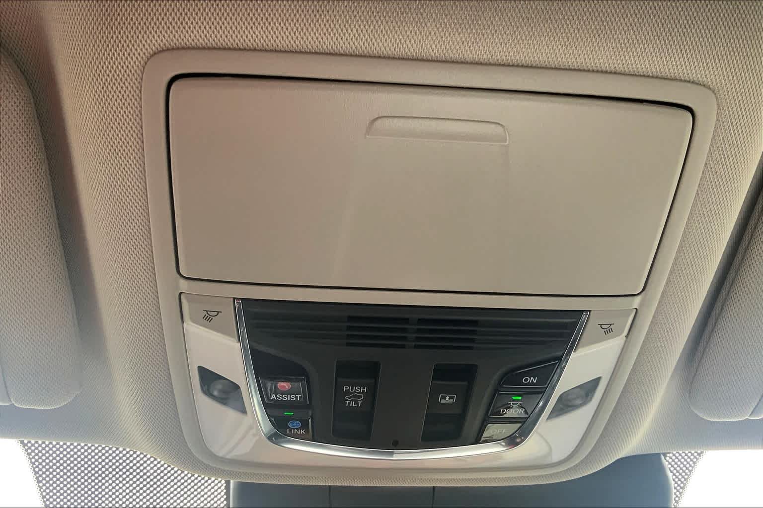 Used 2020 Lunar Silver Metallic Acura w/Technology Pkg image 31