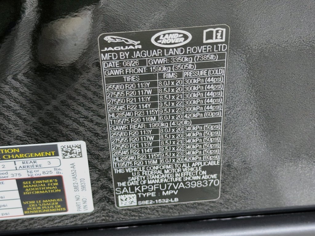 New 2027 Santorini Black Land Rover SE image 34