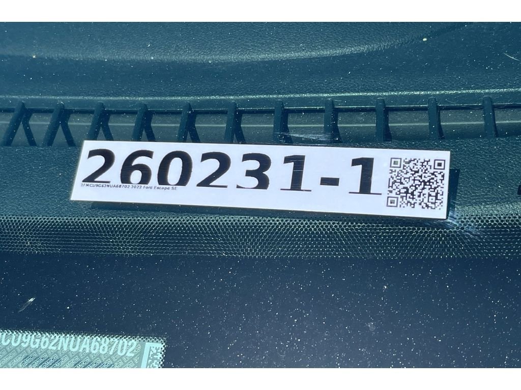 Used 2022 ICONIC SILVER Ford SE image 21