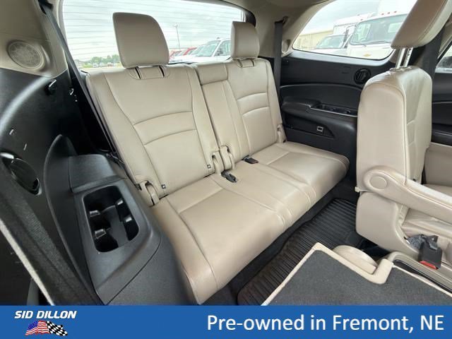 Used 2020 Platinum White Pearl Honda Touring 7-Passenger image 21